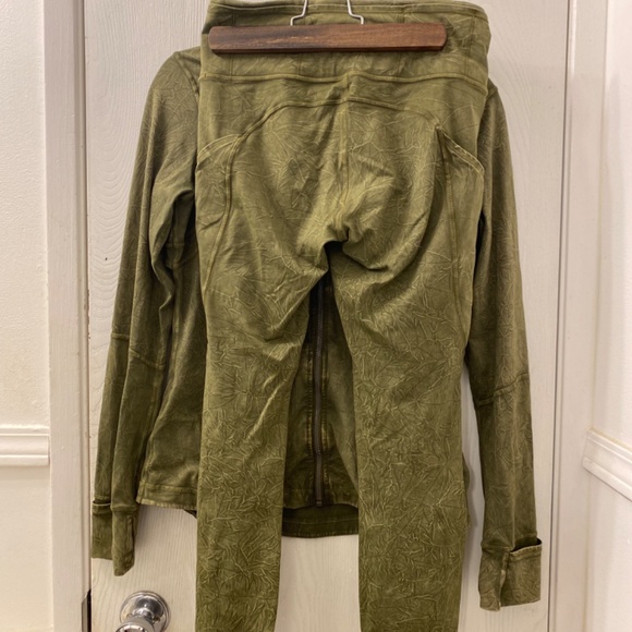 Lululemon top and aligned leggings - Picture 4 of 5